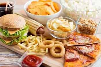 Warning: Heating Food in Plastic Releases Toxic Microplastics – Experts Say It Will Triple by 2040