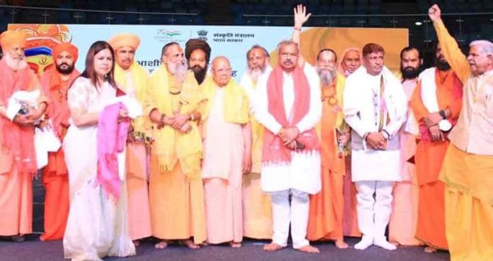 Meenakshi-Lekhi,-,Karnail-S Meenakshi Lekhi, Karnail Singh, President of Mandir Pujari Prakoshth (temple cell) of BJP and Adesh Gupta, BJP Delhi State President.