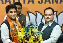 परवानों को बुलाते हैं शम्मा दिखा के हम