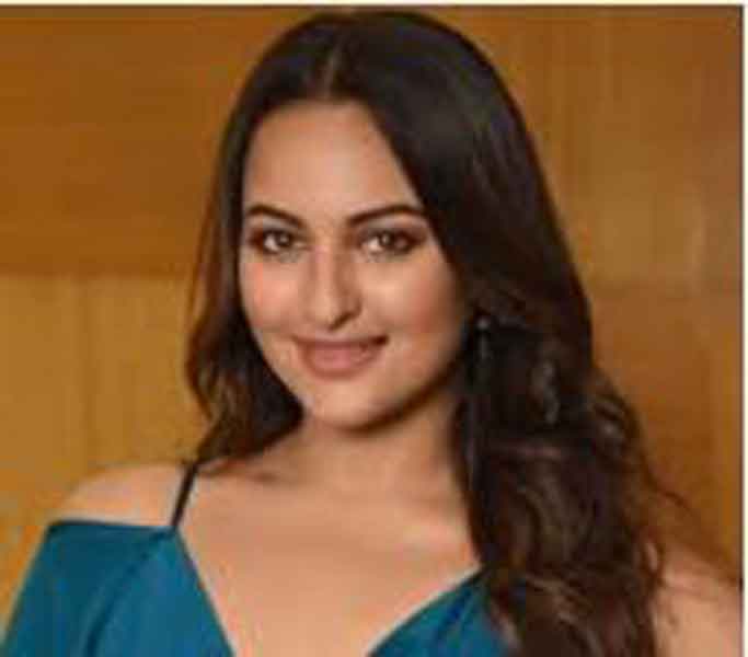 Sonakshi Massage Girl - The essence of Sonakshi Sinha's love story - INVC