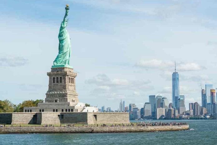 Statue-of-Liberty-Photo-Julienne-Schaer-NYC-and-Company-02