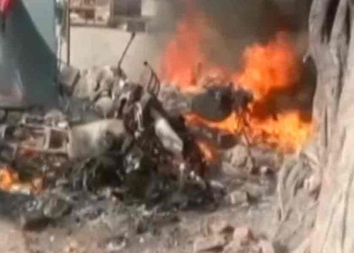 fire इन्हीं हिंसक घटनाओं ने व पिछले 1400 वर्षों के हिंसा के इतिहास ने ही आज मुसलमानों के विरुद्ध 'इस्लामोफ़ोबिया ' का विश्वव्यापी माहौल बना दिया है