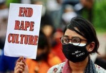 जब रक्षक बन जाये भक्षक,फिर बेटी कौन बचाये समाज के सामने आज का सुलगता सवाल यही है कि आख़िर जब रक्षक ही बन जाये भक्षक,फिर बेटी कौन बचाये ?