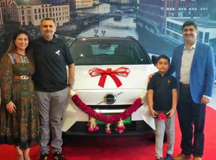 Jyoti-Malhotra,-MD,-Volvo-C Jyoti Malhotra, MD, Volvo Car India handing over the first XC40 Rech