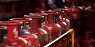 LPG Gas Subsidy: Government set to restart LPG gas subsidy on 7 to 8 cylinders annually ! LPG cylinders
