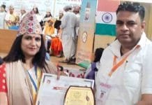 कालीचरण शर्मा भारत- नेपाल कर्म रत्न व हेमलता शर्मा को कर्मश्री अवार्ड से सम्मानित किया गया Kalicharan Sharma with Hemlata Sharma