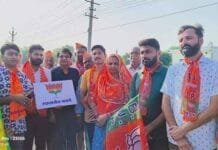 जयपुर के सरकारी स्कूल एवं भाजपा के कार्यकर्ताओं के साथ समाजसेवी भी स्वच्छता ही सेवा के मिशन से जुड़े : डॉ डीपी शर्मा जयपुर के सरकारी स्कूल, भाजपा कार्यकर्ता और समाजसेवी 'स्वच्छ भारत मिशन' के तहत सफाई अभियान चला रहे हैं। डॉ डीपी शर्मा के मार्गदर्शन में इस पहल को और गति मिल रही है।