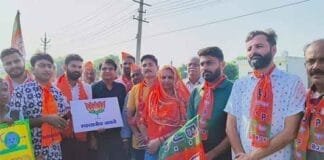 जयपुर के सरकारी स्कूल एवं भाजपा के कार्यकर्ताओं के साथ समाजसेवी भी स्वच्छता ही सेवा के मिशन से जुड़े : डॉ डीपी शर्मा जयपुर के सरकारी स्कूल, भाजपा कार्यकर्ता और समाजसेवी 'स्वच्छ भारत मिशन' के तहत सफाई अभियान चला रहे हैं। डॉ डीपी शर्मा के मार्गदर्शन में इस पहल को और गति मिल रही है।