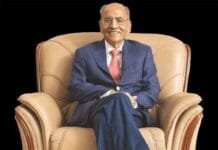 Vardhman Group Chairman SP Oswal Defrauded of Rs 7 Crores in Fake Legal Scam Vardhman Group's chairman SP Oswal, a prominent figure in the textile industry, recently became the victim of a Rs 7 crore scam involving fake legal warrants.