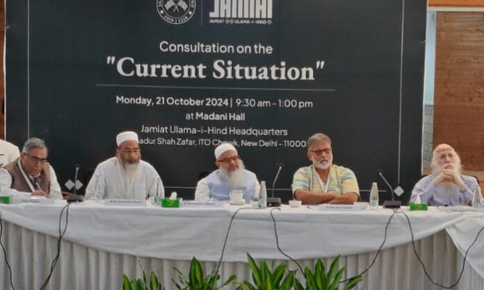 साम्प्रदायिकता के खिलाफ एकजुट मंच पर चर्चा करते हुए तुषार गांधी और मौलाना महमूद असद मदनी