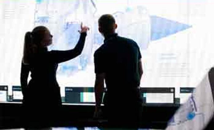 Record Growth in Internet Users Boosts Indian Telecom Sector Revenues