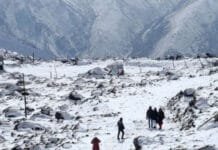 Snowfall in Himachal Brings Joy to Tourists, But Drought Hits Farmers Hard Snowfall in Rohtang and Kullu-Manali areas of Himachal Pradesh offers relief to tourists while drought continues to affect local farmers