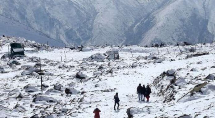 Snowfall-in-Rohtang-and-Kul Snowfall in Rohtang and Kullu-Manali areas of Himachal Pradesh offers relief to tourists while drought continues to affect local farmers