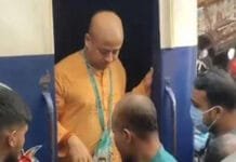 ISKCON priest Chinmay Krishna Das remains in custody as Bangladesh court postpones bail hearing to January 2025 Bangladesh ISKCON Priest Chinmay Das to Stay in Jail Until January