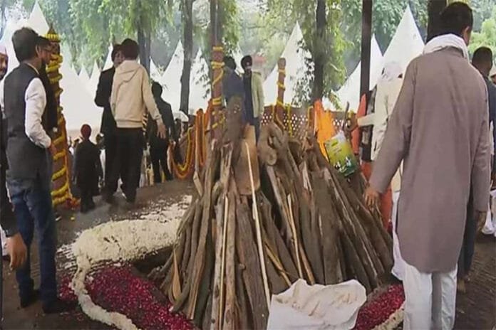 Former-Prime-Minister-Manmo Former Prime Minister Manmohan Singh Laid to Rest with State Honors at Nigambodh Ghat