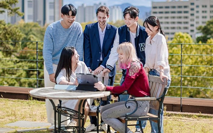 How Solar Energy Powers the Self-Charging Mobile