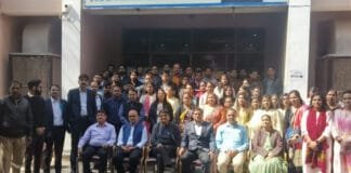 उच्च शिक्षा में सार्वभौमिक मानव मूल्यों को समाहित करने” पर तीन दिवसीय फैकेल्टी डेवलपमेंट प्रोग्राम का आयोजन महर्षि अरविंद विज्ञान और प्रबंधन संस्थान में फैकल्टी विकास कार्यक्रम के उद्घाटन सत्र में उपस्थित गणमान्य व्यक्ति