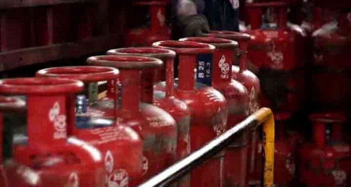 Viral Update: Celebrate Holi with Free LPG Cylinders—BJP's Festive Surprise for Delhi!