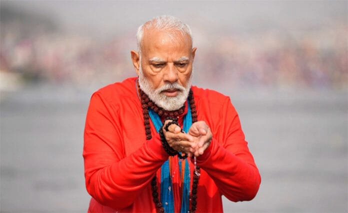 PM-Modi-at-Kumbh-Mela Historic Moments: PM Modi Honors Maa Ganga at Triveni Sangam