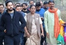 Delhi to Ban Entry of BS-IV Commercial Goods Vehicles from Nov 1 as Air Quality Worsens Rekha Gupta