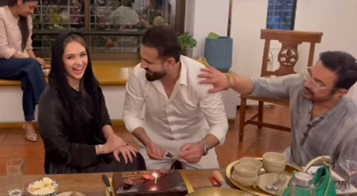 Aamir-Khan-Gauri-Spratt-vir Aamir Khan Gauri Spratt viral video