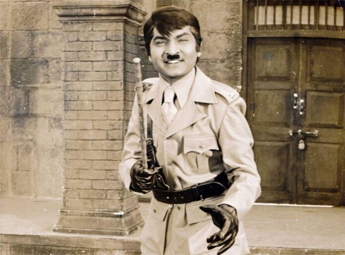 Bollywood-actor-Asrani-smil