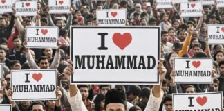 Religious Freedom Controversy: Muslims Charged for “I Love Muhammad” Chant in India Muslim protesters holding placards defending religious freedom in India.