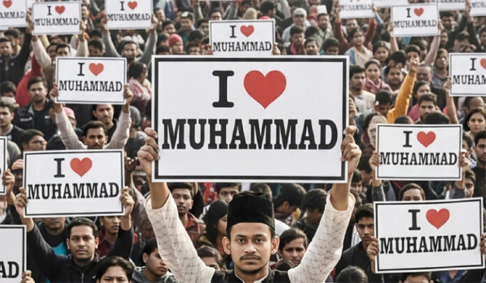 Muslim protesters holding placards defending religious freedom in India.