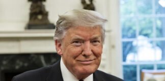 Trump Ends Protections for Somali Migrants in Minnesota, Triggering Protests and Legal Battles Protesters in Minnesota rally against the termination of Somali migrant protections.