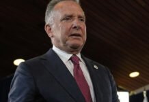 Leaked U.S.–Russia Call Sparks Debate Over Possible Ukraine Peace Deal Leaked U.S.–Russia diplomatic call raises speculation over a potential Ukraine peace agreement involving concessions and sanctions relief.