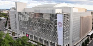 World Bank Partners with Gavi to Mobilize $2 Billion for Global Vaccines The World Bank HEADQUARTERS