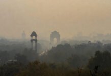 Delhi Ushered in 2026 with Toxic Smog: Severe Air Pollution Persists, No Relief on New Year’s Day Thick smog shrouding Delhi skyline with India Gate faintly visible on hazy New Year's morning 2026