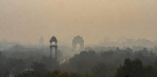 Delhi Ushered in 2026 with Toxic Smog: Severe Air Pollution Persists, No Relief on New Year’s Day Thick smog shrouding Delhi skyline with India Gate faintly visible on hazy New Year's morning 2026