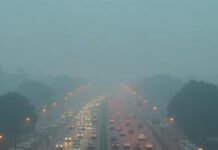 Delhi Turns Into ‘Gas Chamber’ as Stagnant Winds Push Air Quality Into Severe Zone Thick smog blankets New Delhi as air quality deteriorates into severe category