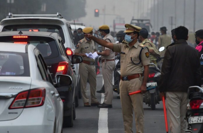 Delhi traffic police checking vehicles amid pollution crackdown