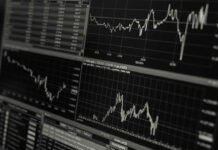 Global Stocks Dip Cautiously Amid US Data, Federal Reserve Rate Cut Speculation Traders monitoring fluctuating global stock indices on December 1, 2025 amid cautious market sentiment.