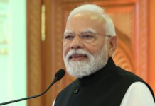 India Enters ‘Goldilocks’ Economic Phase With High Growth, Low Inflation Despite Global Headwinds Indian consumers shop during festive season as economy shows strong growth