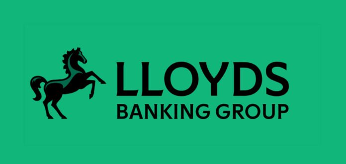 lloyds-banking-group-headqu Modern headquarters building of Lloyds Banking Group in the City of London financial district