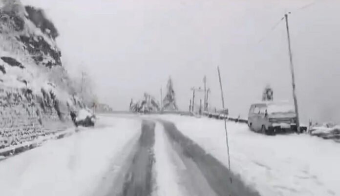 Dense fog blankets New Delhi as flights are delayed amid severe winter conditions