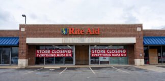 US Corporate Bankruptcies Hit 15-Year High in 2025 Amid Trump Tariffs and Economic Pressures Closed storefront of a Rite Aid pharmacy symbolizing 2025 US corporate bankruptcies