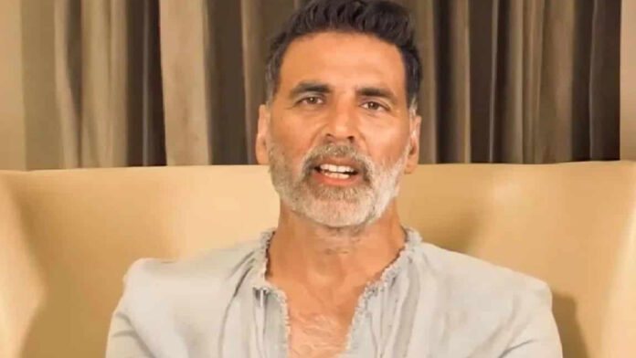 Akshay Kumar security car accident in Mumbai, damaged auto rickshaw near Silver Beach Café