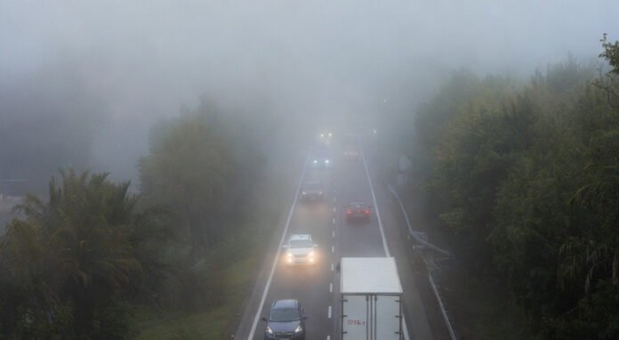 Dense fog covers India Gate as cold wave grips Delhi-NCR on January 2, 2026