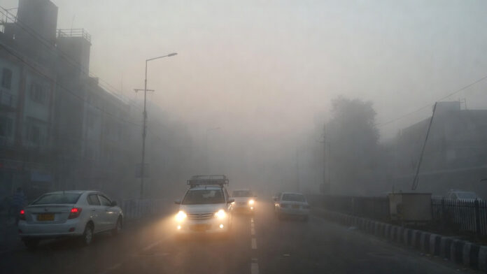 Dense fog and hazardous air quality in Delhi as AQI surpasses 400 in multiple areas