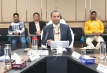 India’s Population Census 2027 to Begin in April 2026 With Nationwide Houselisting Drive Indian census enumerator collecting household data during a population survey