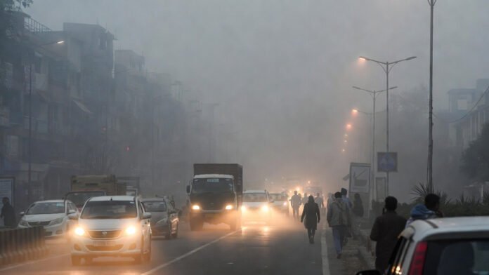 india-weather-cold-wave-fog Dense fog and cold wave conditions in Delhi during winter