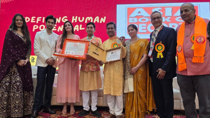 Khandelwal Samaj and Gaumaya members celebrating zero-oil cooking world record event in Jaipur