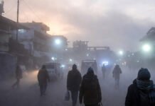 North India Freezes Under Severe Cold Wave: Delhi Drops to 3°C — Lowest Since 2013; Alert Issued Across 8 States Severe cold wave in North India with dense fog and people walking in freezing temperatures