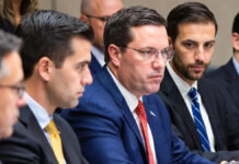 Trump Administration Floats $1 Billion Fee for Nations to Join New “Board of Peace,” Draft Shows White House exterior representing Trump administration proposal for $1B “Board of Peace” membership fee.