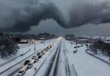 Historic Winter Storm Triggers Federal Emergency Across Dozens of U.S. States; Tens of Millions Affected and Thousands of Flights Canceled Massive winter storm in the United States with heavy snow covering highways and disrupted airport operations