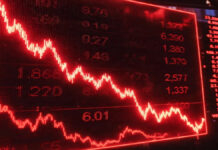 Global Markets Rattle as Trump’s Tariff Threat Sparks Biggest Wall Street Sell-Off in Three Months Wall Street screens showing market crash after Trump’s tariff warning